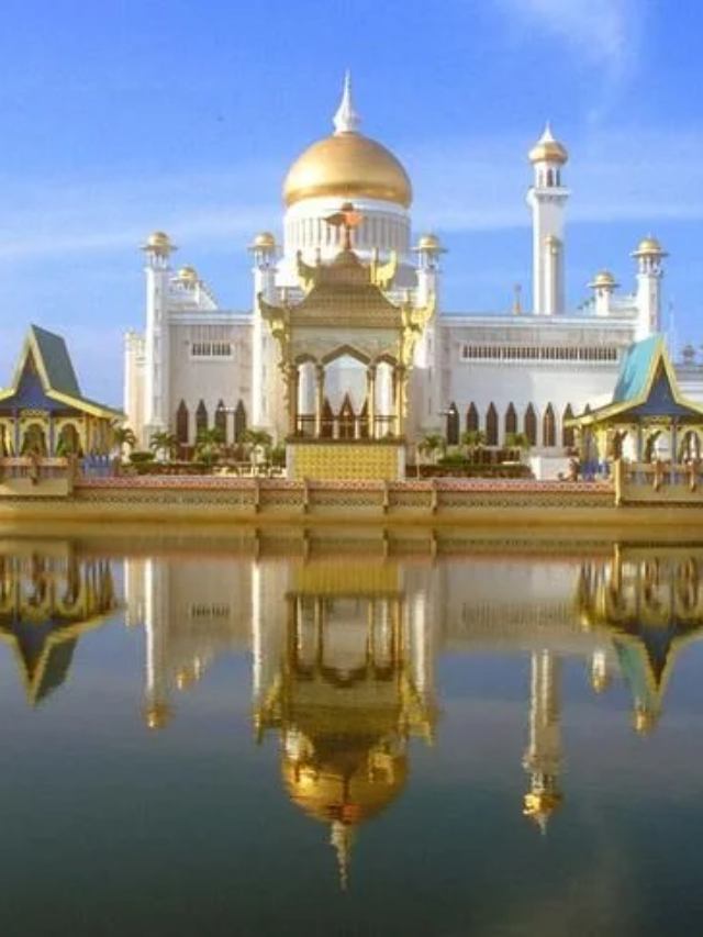 Top 9 Largest Palaces in the World